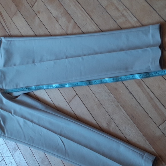 Woman's dress pants - Picture 3 of 5